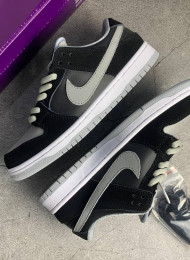 Кроссовки Nike Dunk SB Low J Pack Shadow Black живое фото 1